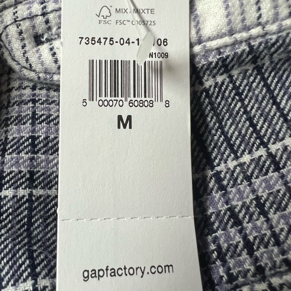 Gap long sleeve button down shirts - Picture 2 of 3